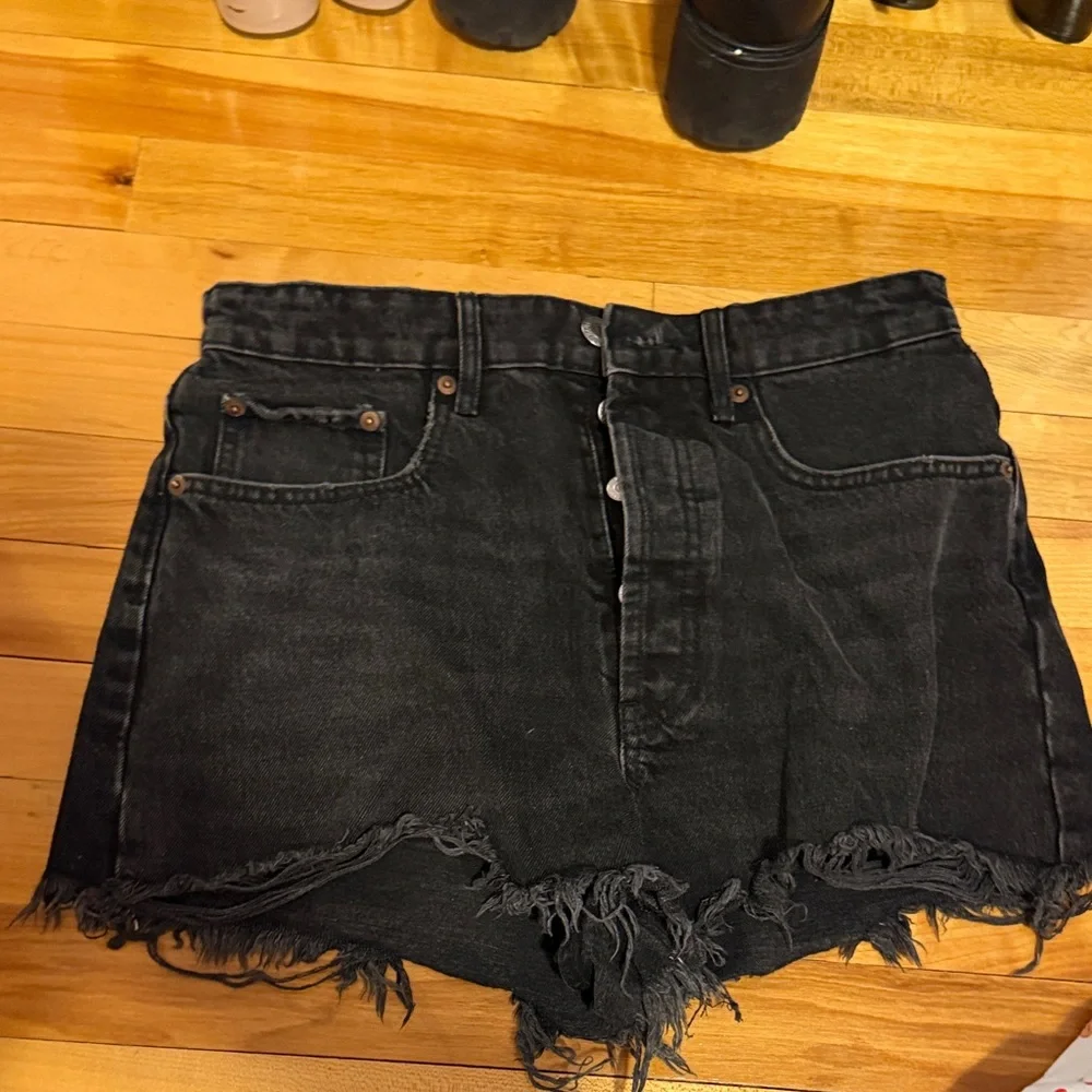 Zara Black Frayed Hem Jean Shorts - Picture 1 of 2